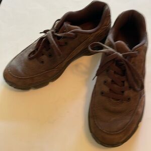 ROCKPORT Men’s Size 10.5 Brown Nubuck Shoes